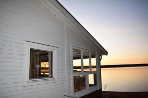 Cottage with its own sandy beach near Vimmerby